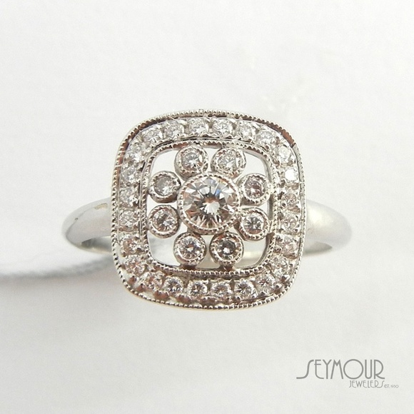 Stunning Floral Diamond Ring 18K White
